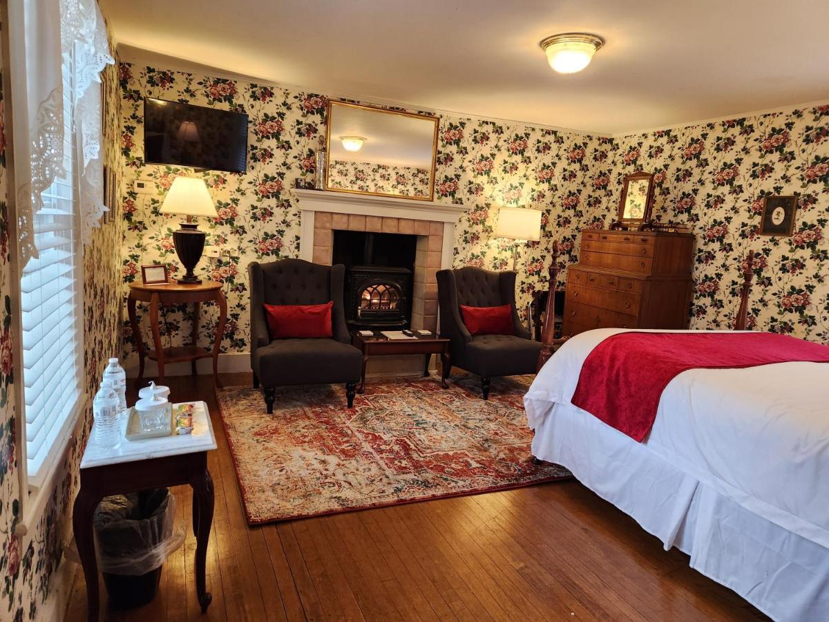 Queen Room Victorian,1386399236:JPEG