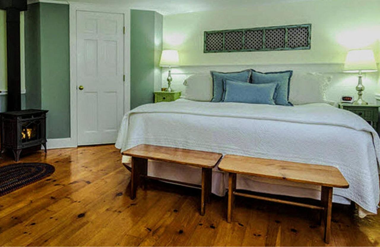 King Room - Iris