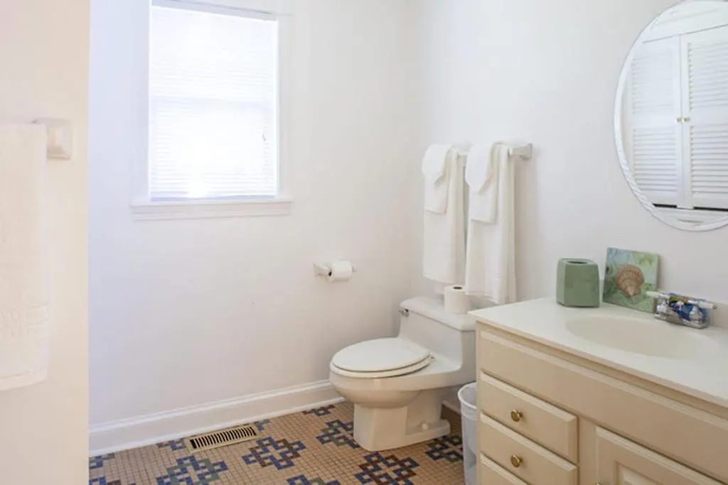 Great Home With Water View - One House From Harbor - Washer/Dryer & Dog-Friendly-1