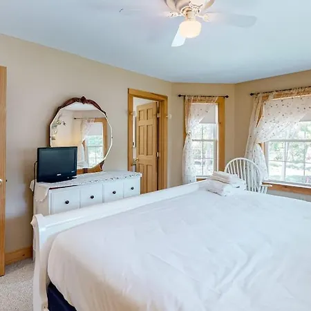 Two-Story Home Steps From Laite Beach - Stroll To The Harbor, 1 Dog Welcome-3